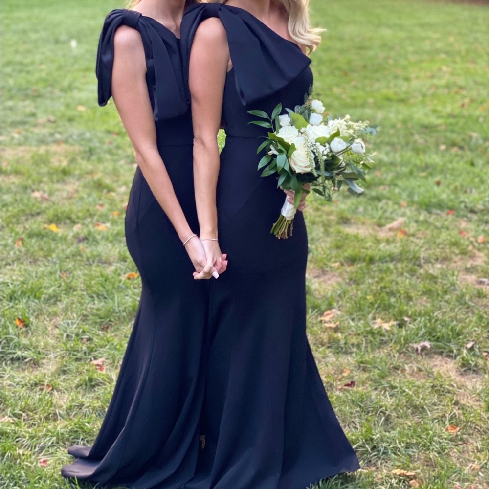 David’s bridal bridesmaid dress. Black one shoulder size 2 perfect condition.